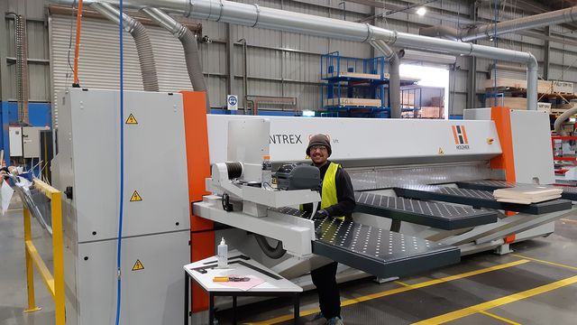 HOLZHER reference customer Jayco with horizontal beam saw for panels ZENTREX