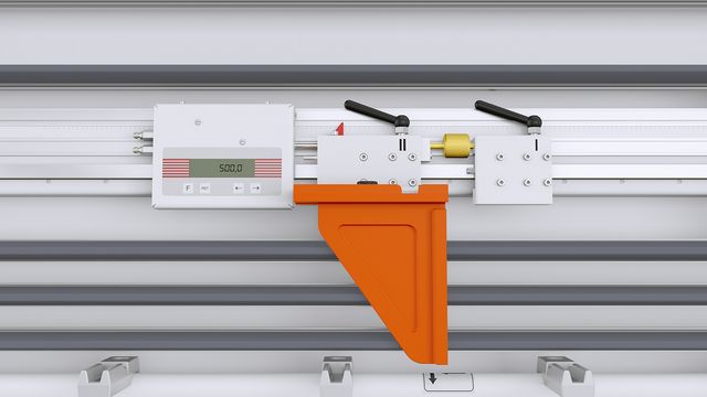 Digital longitudinal stop with fine adjustment