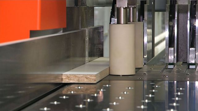 Servo-controlled – automatically pre-positioned